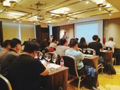 葡萄酒专家分享：学习行业大咖的经验与见解​