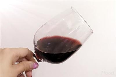 轻单宁红葡萄酒的醒酒时间(15-30 分钟)常识