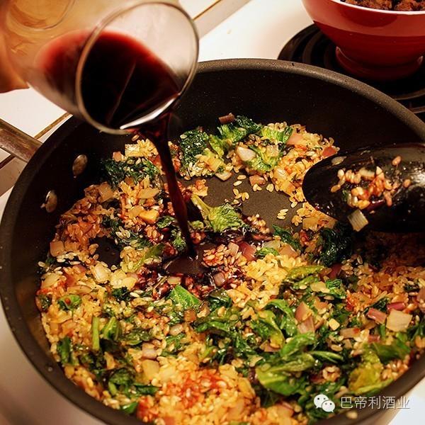 吃炒菜可以喝红酒吗