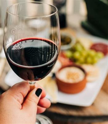 老年份红葡萄酒的醒酒时间（15-30 分钟，避免过度氧化）常识