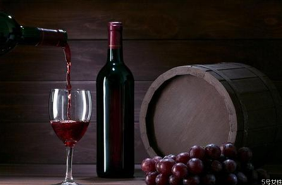 红酒的瓶塞上写的什么