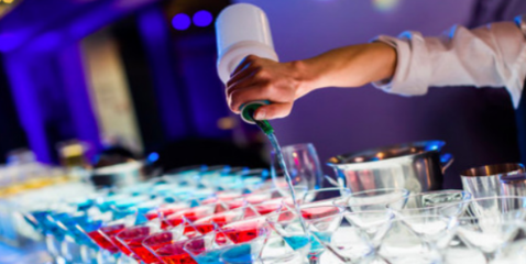 酒吧品酒的礼仪(点单清晰 / 尊重调酒师)常识