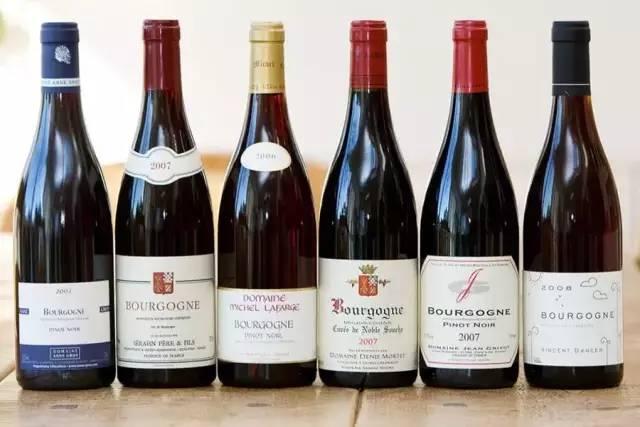 从香气推测葡萄品种(黑醋栗 = 赤霞珠 / 草莓 = 黑皮诺)的盲品常识