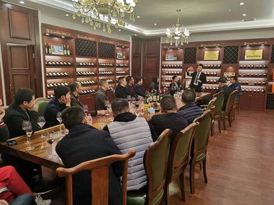 葡萄酒工艺与礼仪文化(品鉴礼仪 / 赠送礼仪)结合工艺